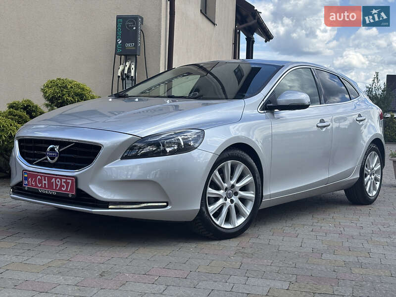 Хэтчбек Volvo V40 2014 в 