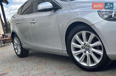 Хэтчбек Volvo V40 2014 в 