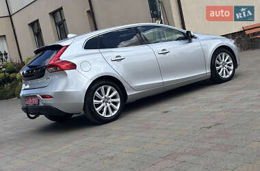 Хэтчбек Volvo V40 2014 в 
