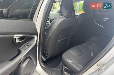 Хэтчбек Volvo V40 2014 в 