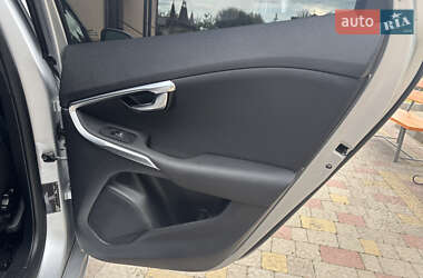 Хэтчбек Volvo V40 2014 в 