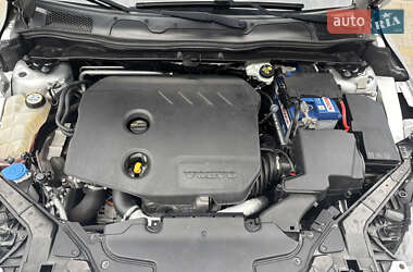 Хэтчбек Volvo V40 2014 в 