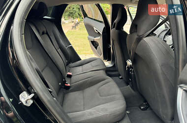 Хэтчбек Volvo V40 2014 в 