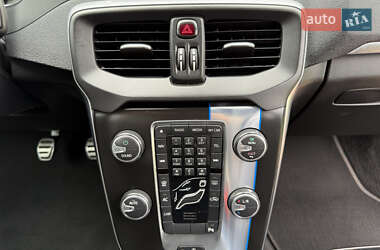 Хэтчбек Volvo V40 2013 в 
