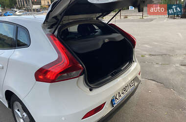 Хэтчбек Volvo V40 2013 в 