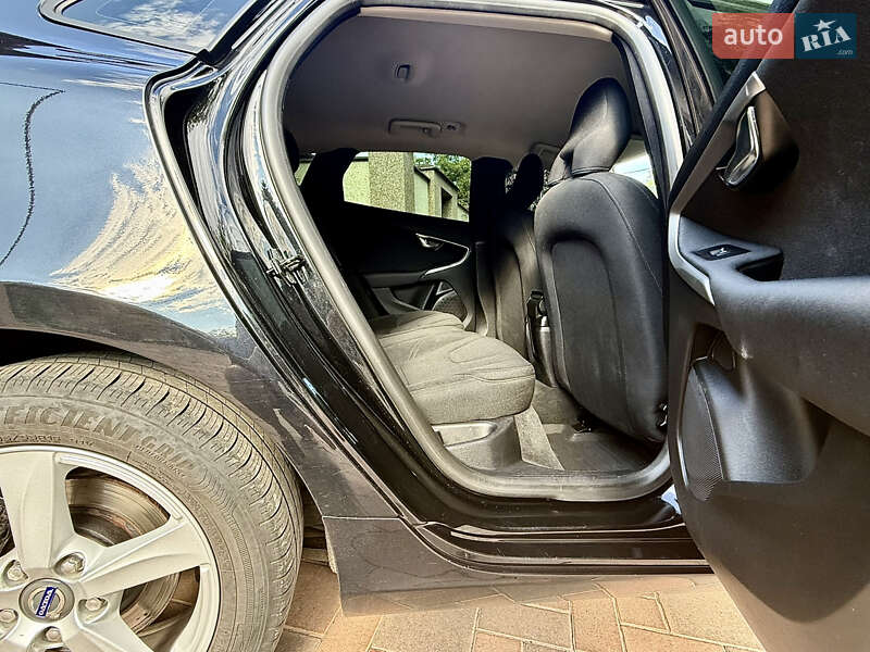 Хэтчбек Volvo V40 2013 в Одессе