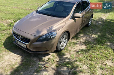 Хэтчбек Volvo V40 2015 в Бродах