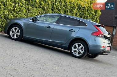 Хэтчбек Volvo V40 2014 в 