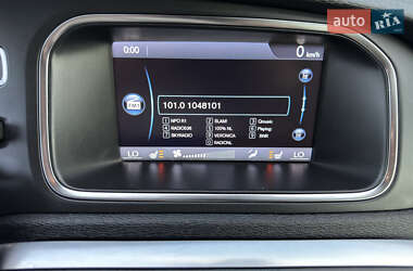 Хэтчбек Volvo V40 2014 в 