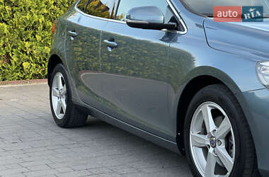 Хэтчбек Volvo V40 2014 в 
