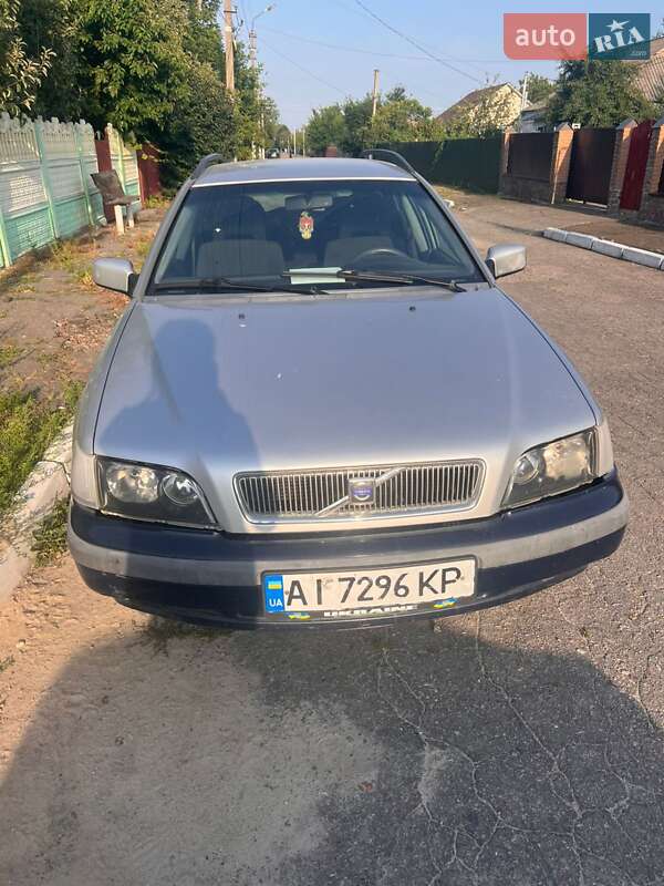 Volvo V40 2001