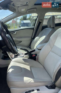 Хэтчбек Volvo V40 2015 в 