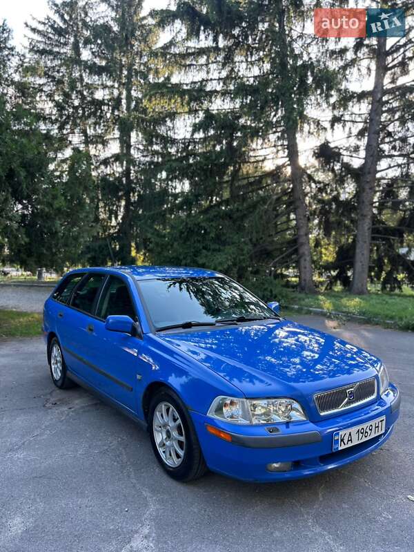 Volvo V40 2001