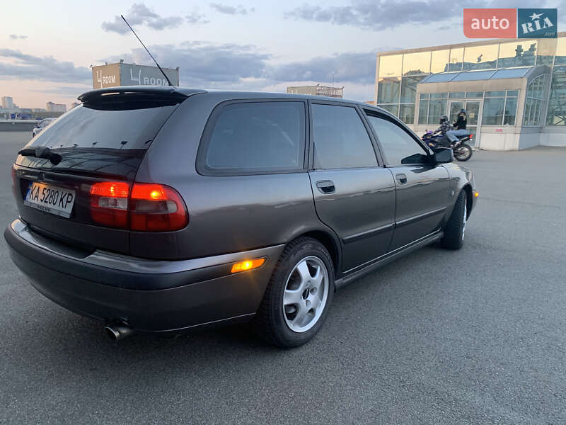 Универсал Volvo V40 2001 в Киеве