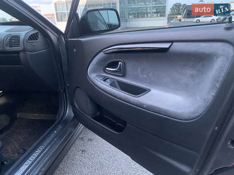 Универсал Volvo V40 2001 в Киеве