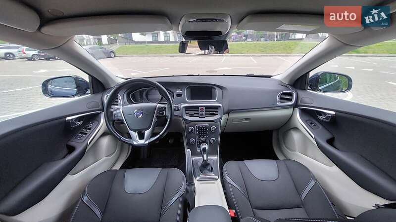 Хэтчбек Volvo V40 2014 в Луцке