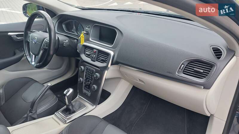 Хэтчбек Volvo V40 2014 в Луцке