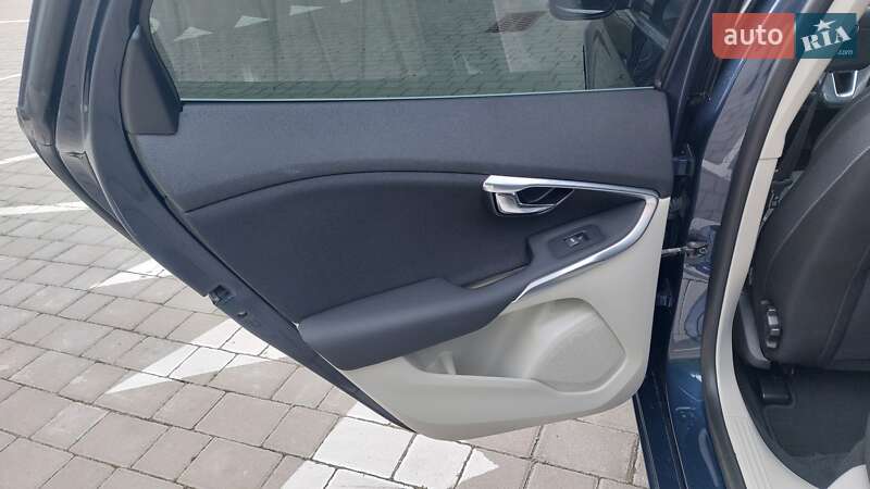Хэтчбек Volvo V40 2014 в Луцке