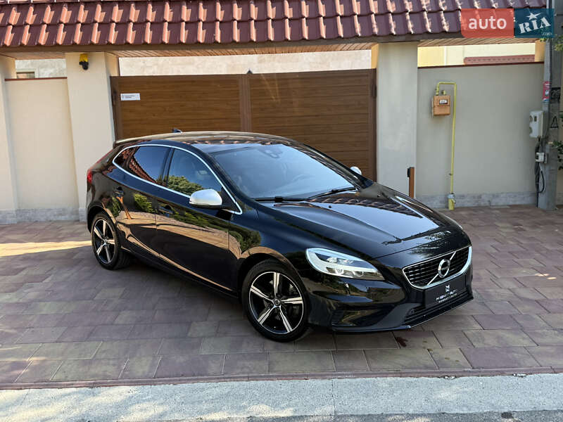 Volvo V40 2019