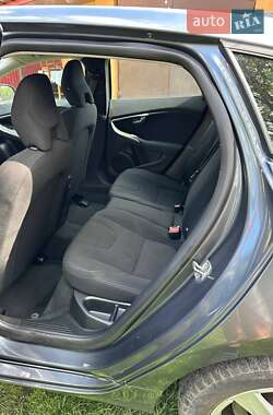 Хэтчбек Volvo V40 2013 в 