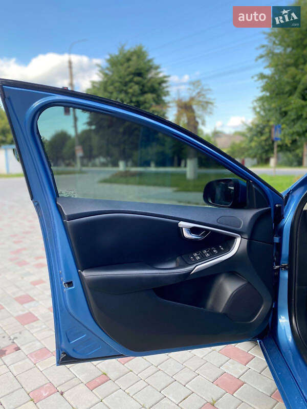 Хэтчбек Volvo V40 2014 в Староконстантинове фото 13 Хэтчбек Volvo V40 2014 в Староконстантинове