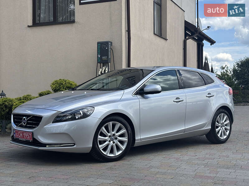 Хэтчбек Volvo V40 2014 в 