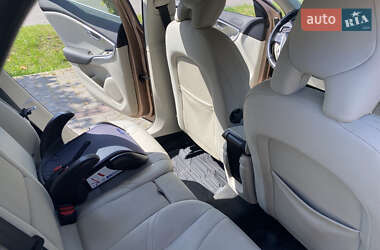 Хэтчбек Volvo V40 2015 в 
