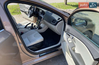 Хэтчбек Volvo V40 2015 в 