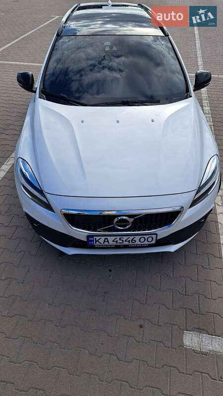 Хэтчбек Volvo V40 2019 в Киеве