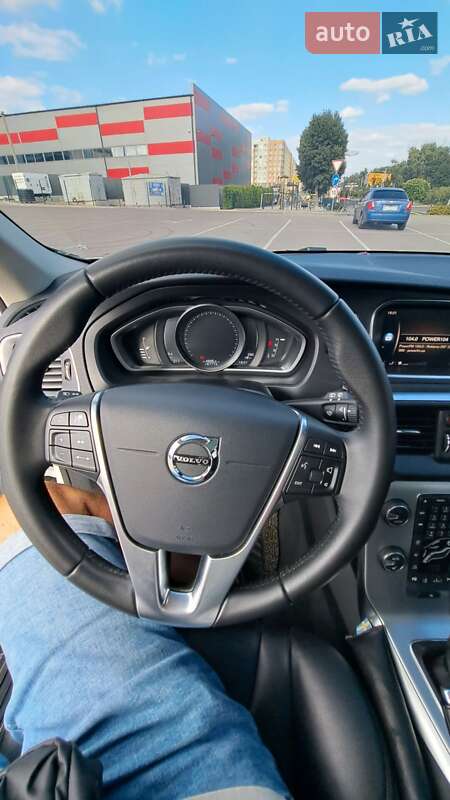 Хэтчбек Volvo V40 2019 в Киеве