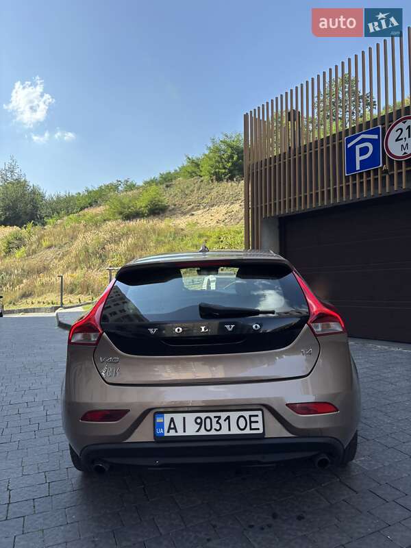 Хэтчбек Volvo V40 2016 в Львове