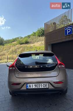 Хэтчбек Volvo V40 2016 в 