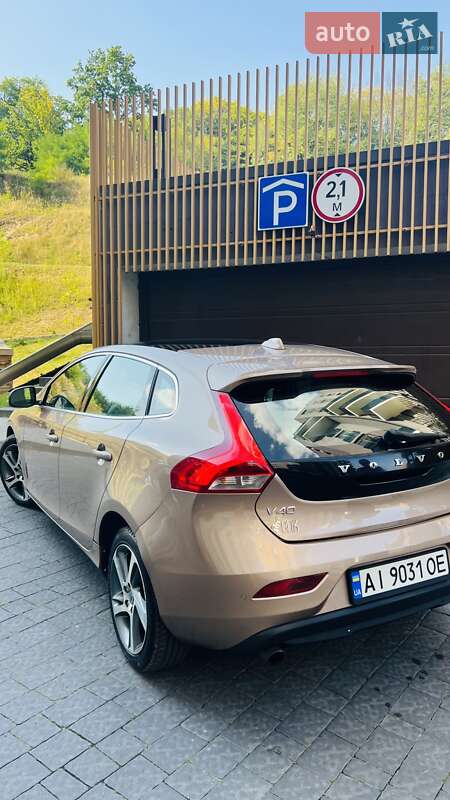 Хэтчбек Volvo V40 2016 в Львове