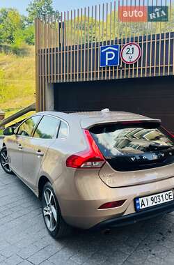 Хэтчбек Volvo V40 2016 в 