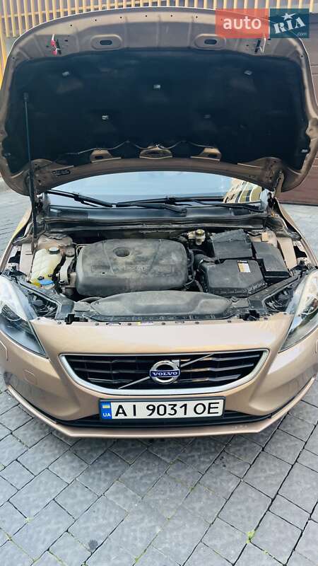 Хэтчбек Volvo V40 2016 в Львове