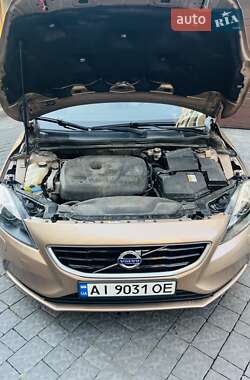 Хэтчбек Volvo V40 2016 в 