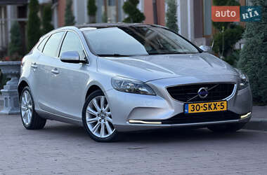Хэтчбек Volvo V40 2013 в 