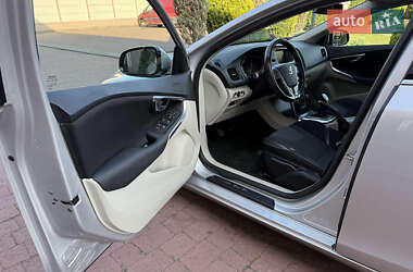 Хэтчбек Volvo V40 2013 в 
