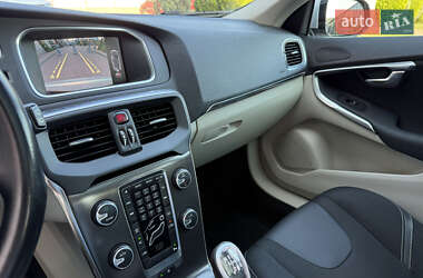 Хэтчбек Volvo V40 2013 в 