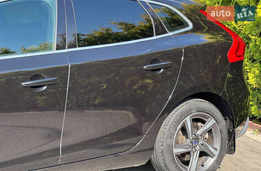 Хэтчбек Volvo V40 2015 в 