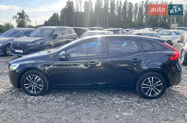 Хэтчбек Volvo V40 2019 в 