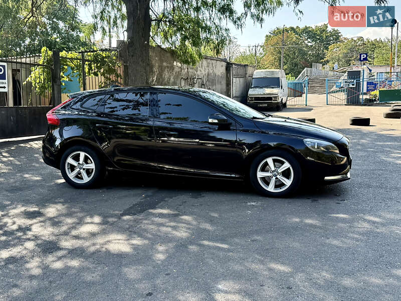 Хэтчбек Volvo V40 2013 в Одессе