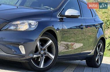 Хэтчбек Volvo V40 2014 в 