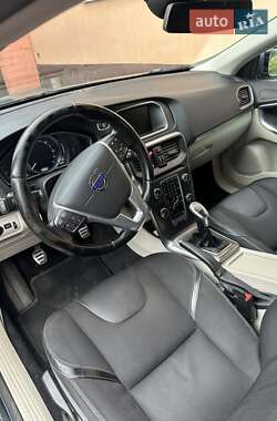 Хэтчбек Volvo V40 2012 в 