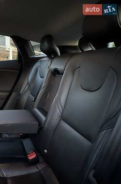 Хэтчбек Volvo V40 2014 в 