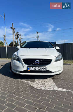 Хэтчбек Volvo V40 2013 в 