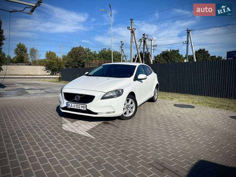 Хэтчбек Volvo V40 2013 в 