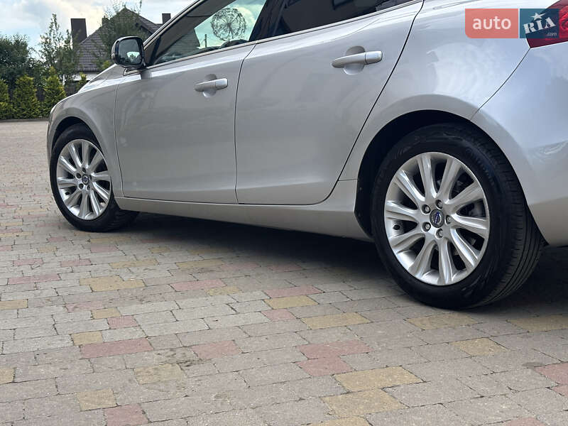 Хэтчбек Volvo V40 2014 в Стрые