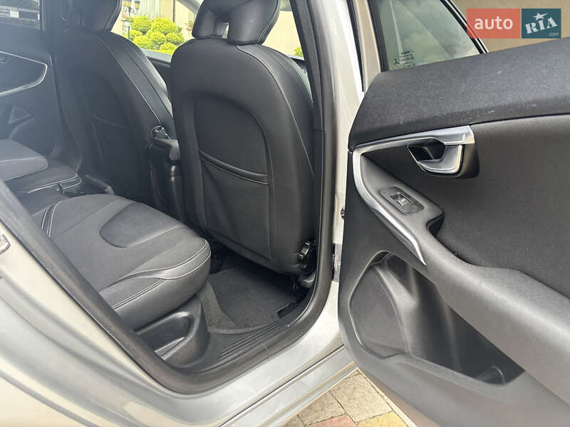 Хэтчбек Volvo V40 2014 в Стрые