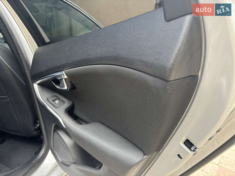 Хэтчбек Volvo V40 2014 в Стрые